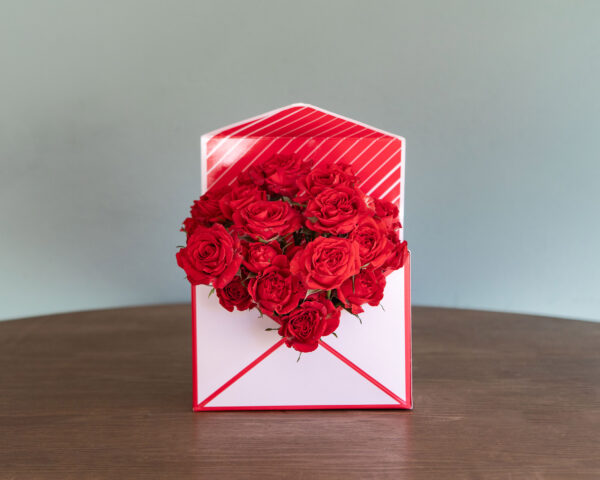 Envío de sobre con rosas especial San Valentín y eventos de enamorados
