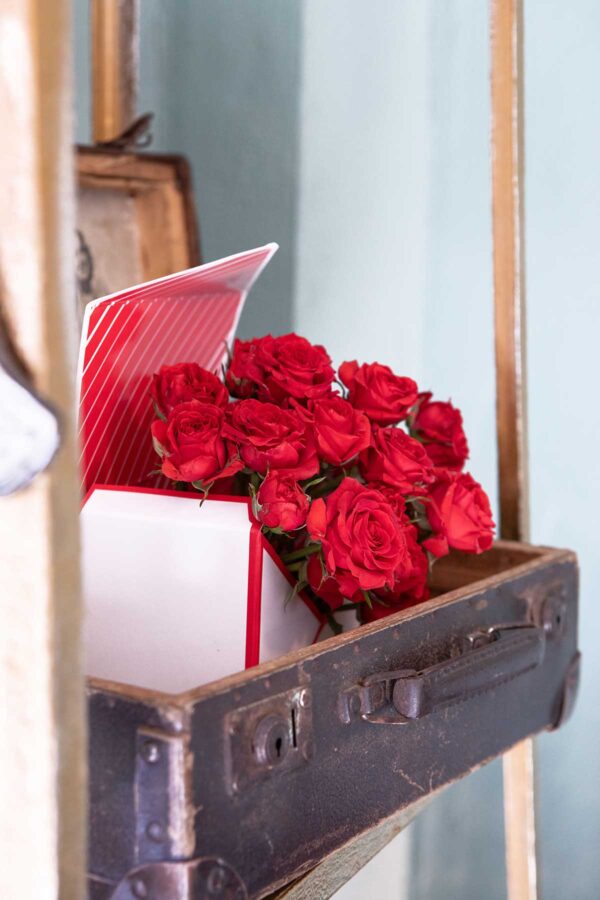 Envío de sobre con rosas especial San Valentín y eventos de enamorados imagen lateral